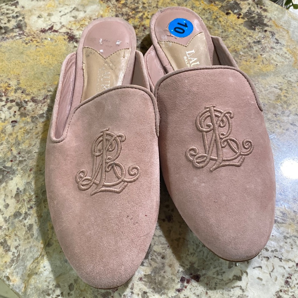 so cute slippers, mauve would be the color